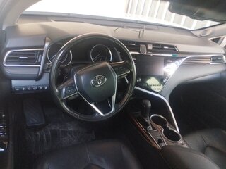 2019 Toyota Camry VIII (XV70), белый, 3500000 рублей, вид 4