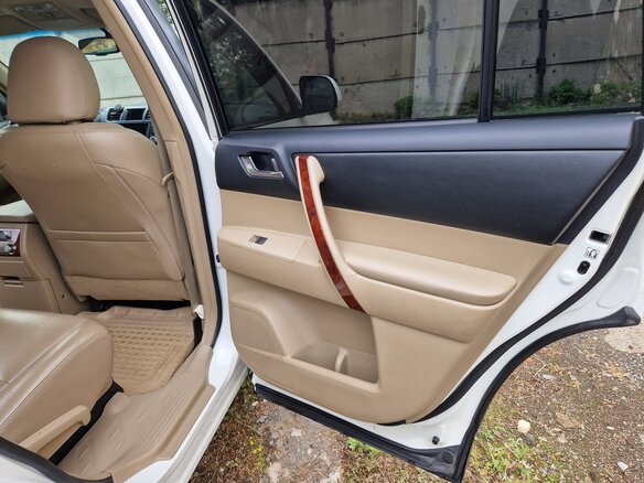 2012 Toyota Highlander II (XU40) Рестайлинг, белый, 2500000 рублей - вид 9