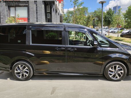 2018 Honda Stepwgn Spada V Рестайлинг, чёрный, 2190000 рублей, вид 3