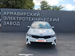 2020 Kia Rio IV Рестайлинг, белый, 1550000 рублей, вид 1