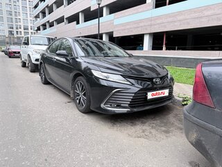 2022 Toyota Camry VIII (XV70) Рестайлинг, чёрный, 3900000 рублей, вид 3