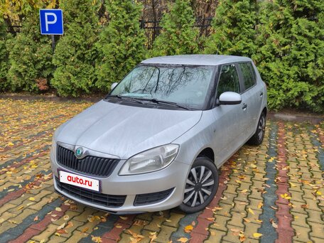 2011 Skoda Fabia II Рестайлинг, серебристый, 480000 рублей, вид 1