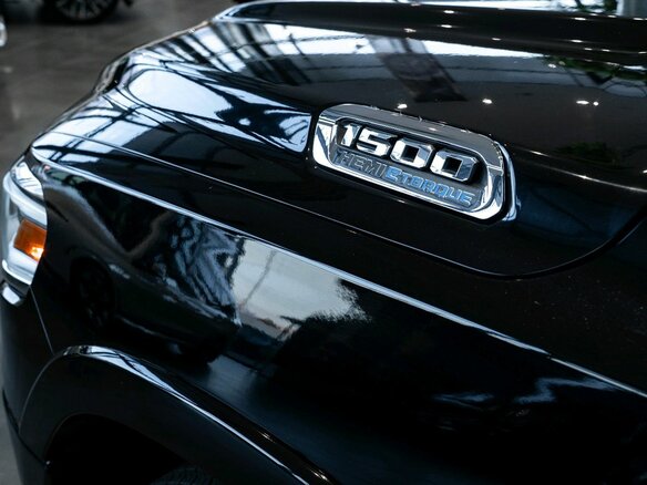 2023 Ram 1500 Crew Cab eTorque V, чёрный, 9500000 рублей - вид 15