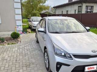 2018 Kia Rio IV, серебристый, 999000 рублей, вид 2
