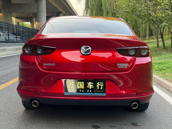 2022 Mazda 3 Axela IV (BP), красный, 1285000 рублей - вид 4