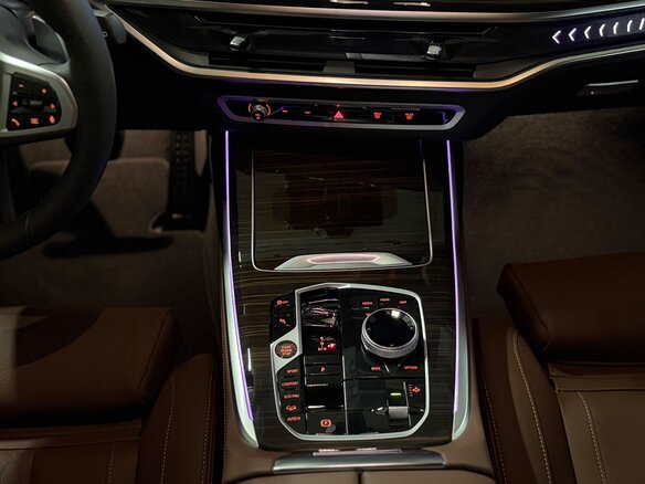 2026 BMW X7 40d I (G07) Рестайлинг, коричневый, 17990000 рублей - вид 15