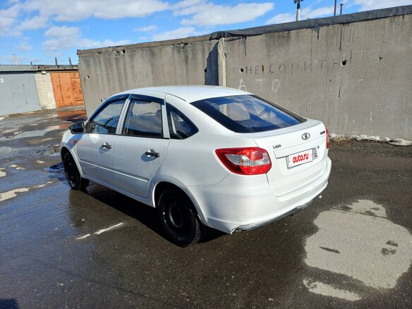 2015 Lada (ВАЗ) Granta I, белый, 295000 рублей - вид 6