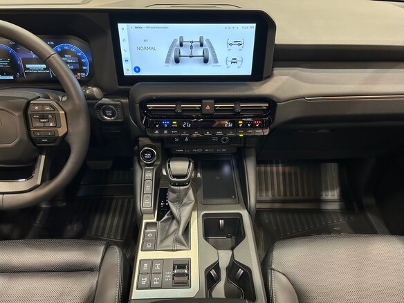 2026 Toyota Land Cruiser Prado 250 Series, белый, 12490000 рублей - вид 25
