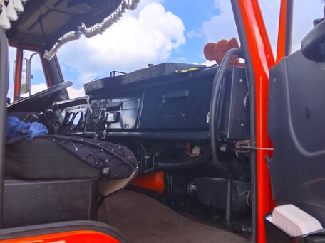 2013 КамАЗ 6520, оранжевый, 1650000 рублей, вид 5