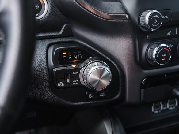 2022 Ram 1500 Crew Cab V, чёрный, 9480000 рублей - вид 10