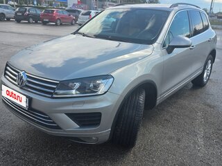 2015 Volkswagen Touareg II Рестайлинг, серебристый, 2280000 рублей, вид 4