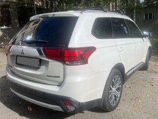 2015 Mitsubishi Outlander III Рестайлинг 2, белый, 1350000 рублей, вид 4