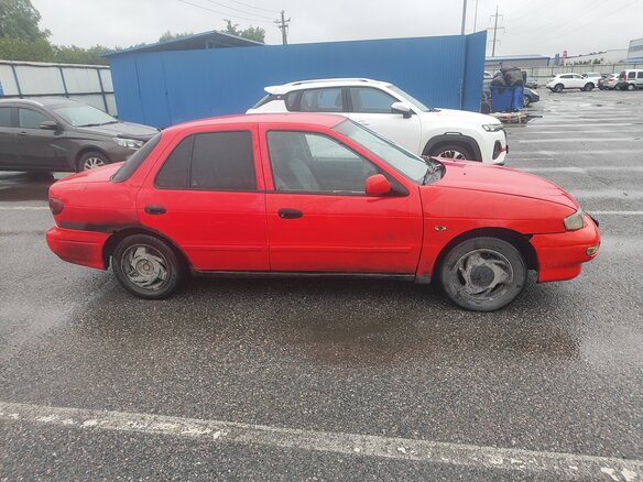 1996 Kia Sephia I Рестайлинг, красный, 80000 рублей - вид 1