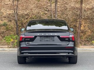 2026 Volvo S90 II Рестайлинг 2, чёрный, 6150750 рублей, вид 5