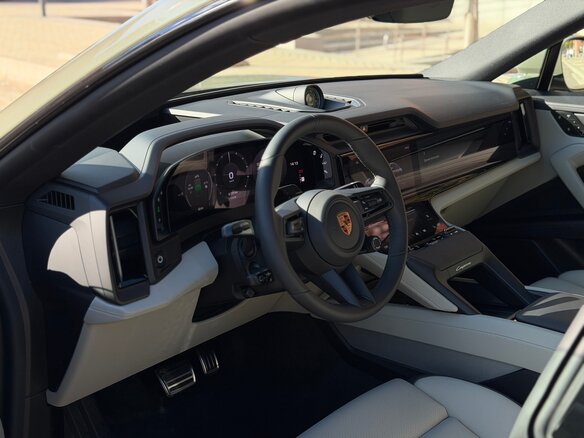 2026 Porsche Cayenne Electric IV, бежевый - вид 12