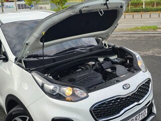 2021 Kia Sportage IV Рестайлинг, белый, 1950000 рублей, вид 4