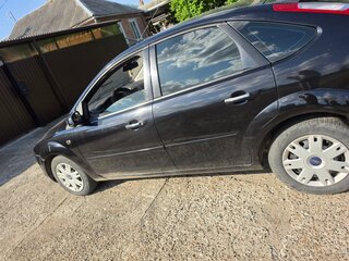 2007 Ford Focus II Рестайлинг, чёрный, 400000 рублей, вид 4