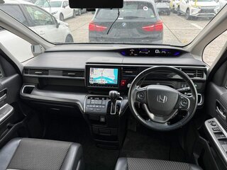 2017 Honda Stepwgn V, чёрный, 1900000 рублей, вид 3