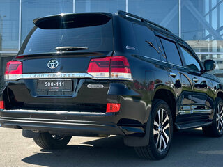2017 Toyota Land Cruiser 200 Series Рестайлинг 2, чёрный, 6280000 рублей, вид 4
