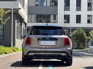 2023 Mini Hatch Cooper III (F55/F56) Рестайлинг 2, серый, 2070000 рублей, вид 5