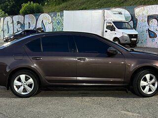 2017 Skoda Octavia III (A7) Рестайлинг, коричневый, 1600000 рублей, вид 4