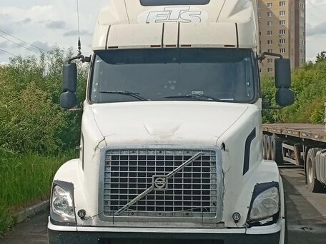 2003 Volvo VNL, бежевый, 1950000 рублей, вид 4