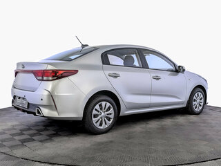 2021 Kia Rio IV Рестайлинг, серебристый, 1665000 рублей, вид 5