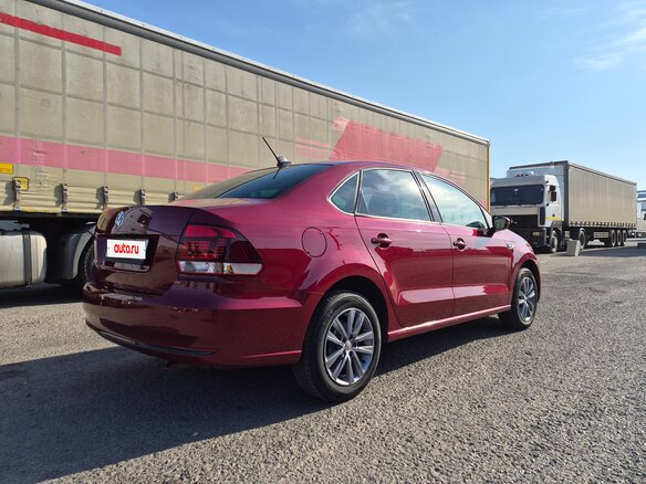 2019 Volkswagen Polo V Рестайлинг, красный, 1400000 рублей - вид 2