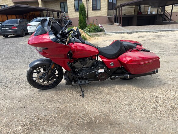 2025 Harley-Davidson CVO Road Glide ST, красный - вид 16