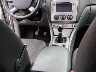 2010 Ford Focus II Рестайлинг, серебристый, 700000 рублей, вид 5