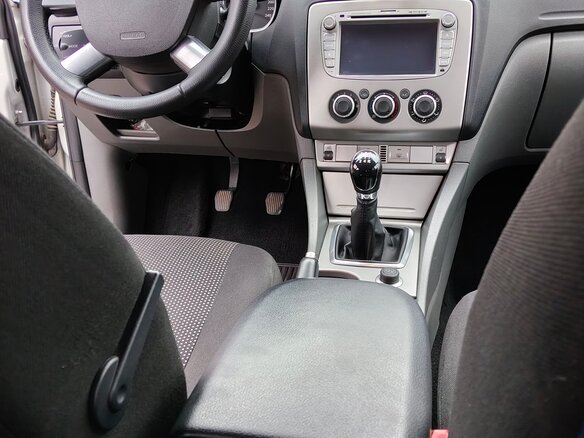 2010 Ford Focus II Рестайлинг, серебристый, 700000 рублей - вид 4