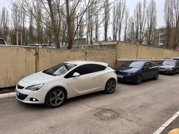 2014 Opel Astra GTC J Рестайлинг, белый, 950000 рублей - вид 1