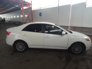2010 Kia Cerato 6-speed II, белый, 550000 рублей, вид 3