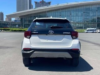 2023 Toyota Yaris L X XP150 Рестайлинг, белый, 1010000 рублей, вид 4