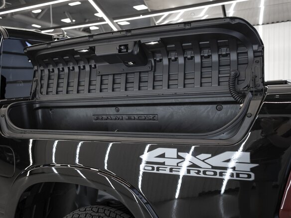 2026 Ram 1500 Crew Cab eTorque V Рестайлинг, чёрный, 12019113 рублей - вид 15