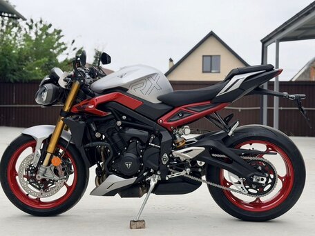 2026 Triumph Street Triple, серебристый, 1570000 рублей, вид 4