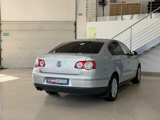 2010 Volkswagen Passat B6, серый, 889900 рублей, вид 4