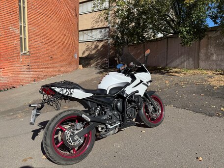 2011 Yamaha XJ6 (FZ6R), белый, 450000 рублей, вид 4