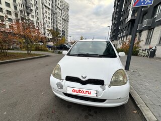 2000 Toyota Vitz I (P10), белый, 275000 рублей, вид 4