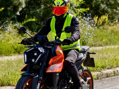 2024 KTM 990 Duke, оранжевый, 1330000 рублей, вид 4