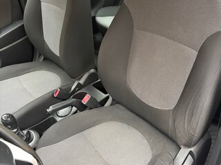 2013 Hyundai Solaris I, серый, 700000 рублей, вид 5