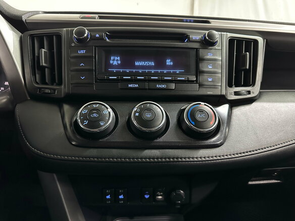 2015 Toyota RAV4 IV (XA40) Рестайлинг, белый, 1780000 рублей - вид 15