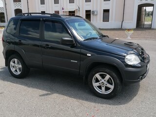 2018 Chevrolet Niva I Рестайлинг, чёрный, 730000 рублей, вид 2