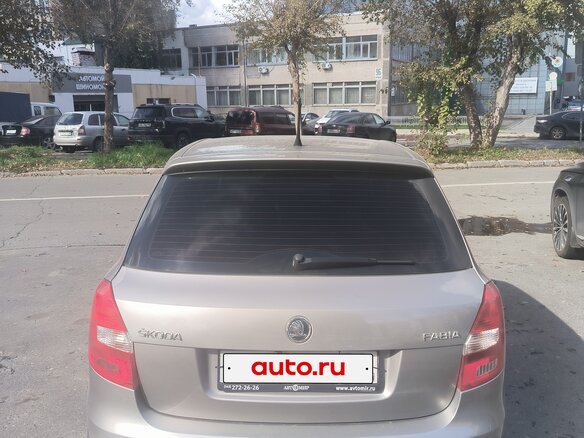 2013 Skoda Fabia II Рестайлинг, бежевый, 810000 рублей - вид 7
