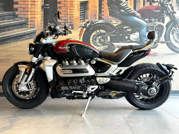 2023 Triumph Rocket 3, чёрный, 2850000 рублей - вид 11