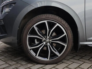 2023 Skoda Kamiq I Рестайлинг, серый, 1675000 рублей, вид 5