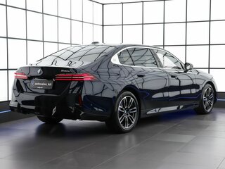 2025 BMW 5 серии Long 530Li xDrive VIII (G60/G61/G68), чёрный, 8900000 рублей, вид 4