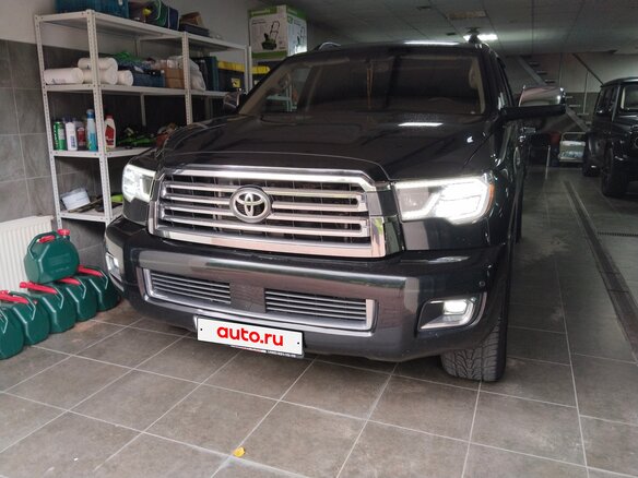 2012 Toyota Sequoia II, чёрный - вид 1