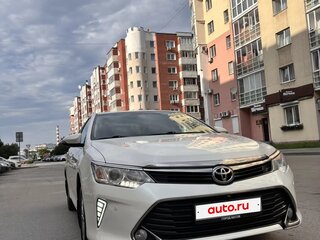 2016 Toyota Camry VII (XV50) Рестайлинг, белый, 1830000 рублей, вид 3
