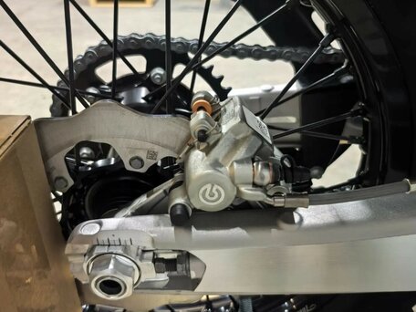 2026 Husqvarna TE 300 PRO, серый, 1387000 рублей, вид 4